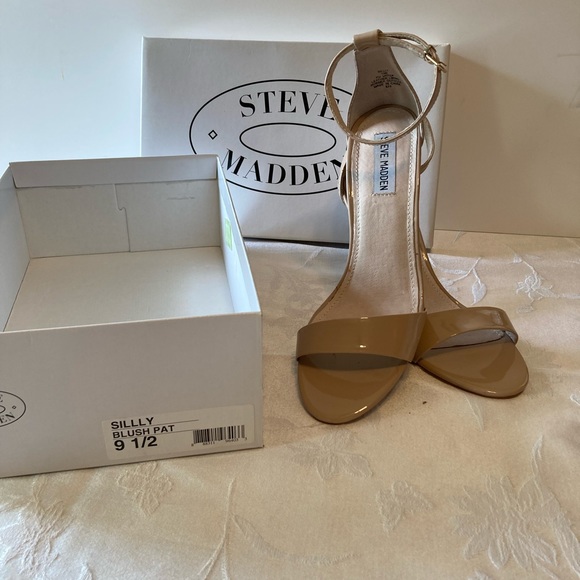 Steve Madden patent leather Strappy Blush woman’s shoes.  Nude in color - Picture 4 of 4
